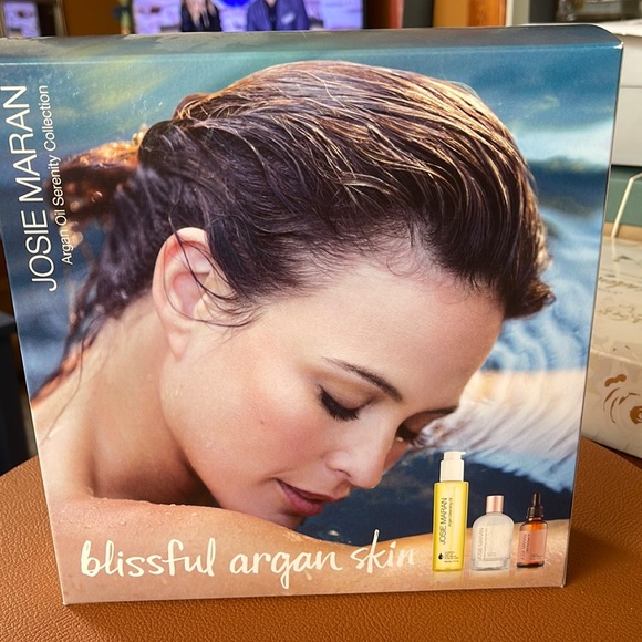 Josie Maran Blissful Argan Skin set